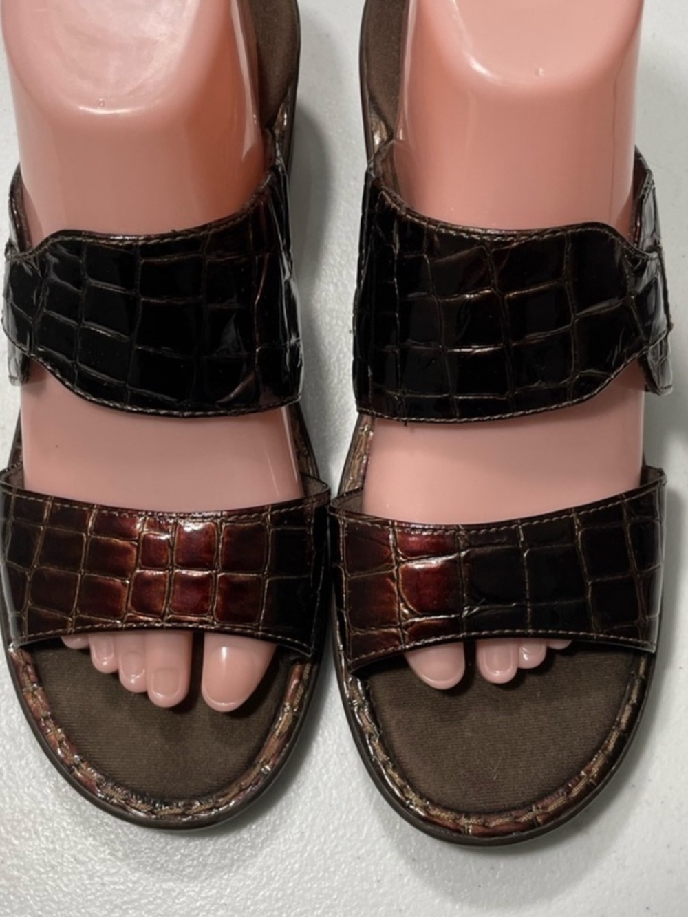 Clarks Brown Croc-Embossed Leather Slide Sandals Size 9M SB-AG